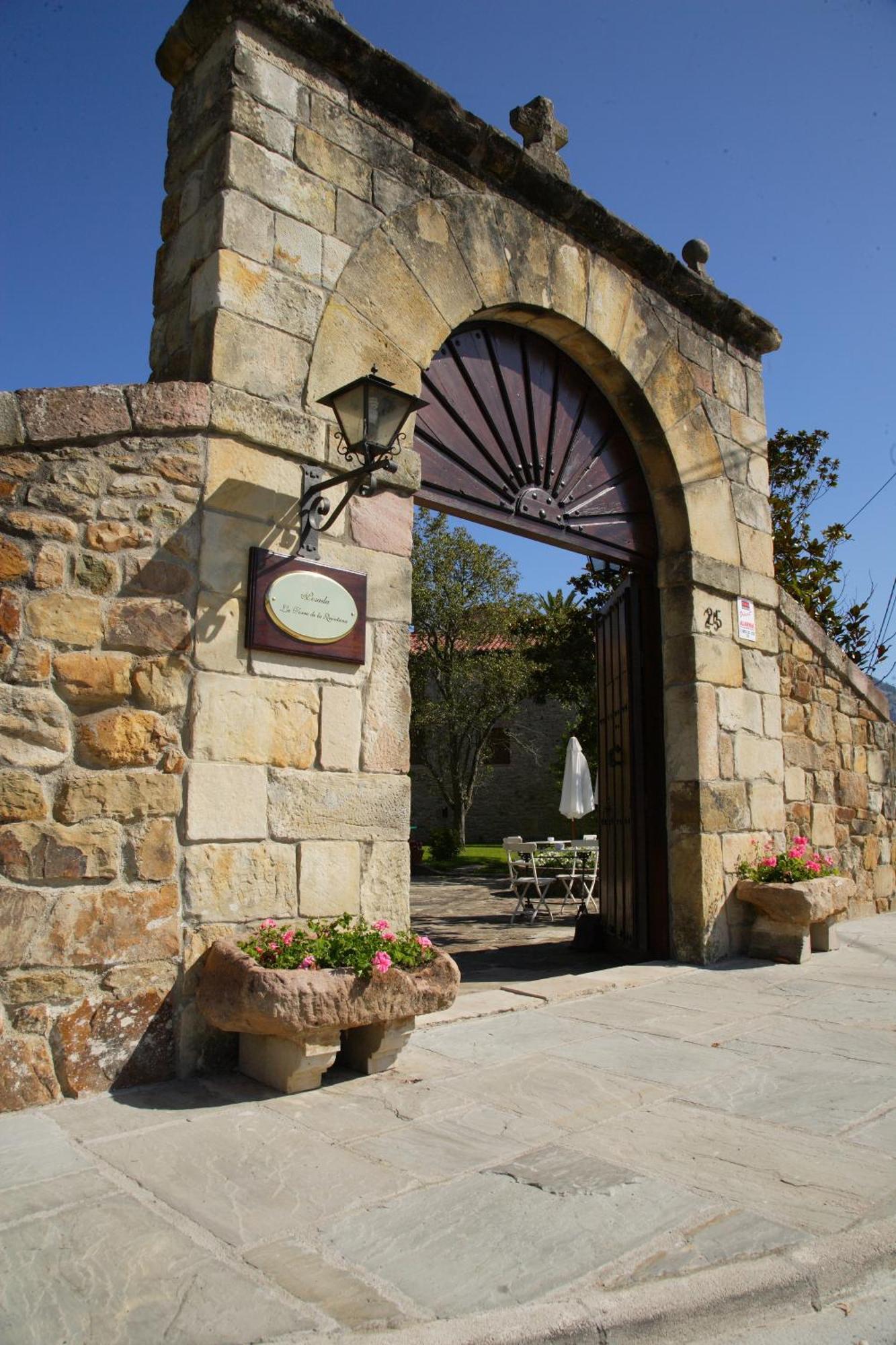 Posada La Torre De La Quintana Liendo Εξωτερικό φωτογραφία